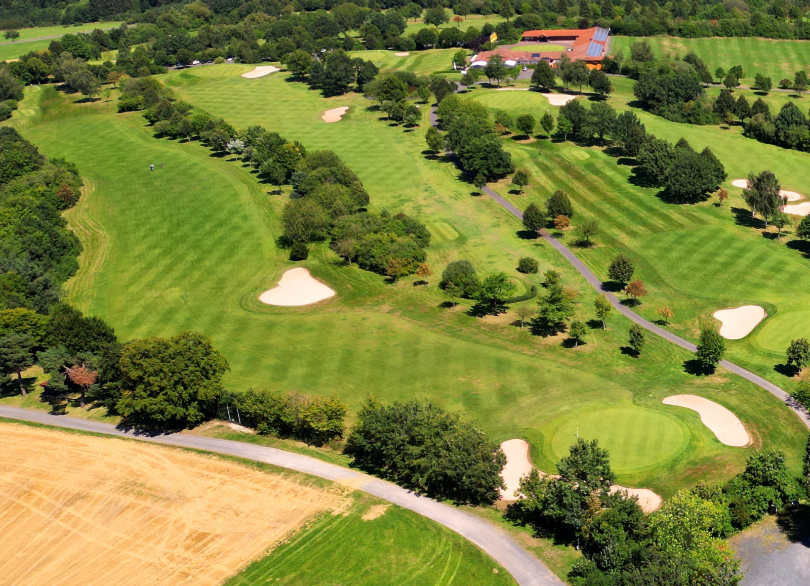Kurhessischer Golfclub Bahn 6 ( rechts Bahn 9 und Bahn 8)